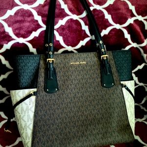 Michael Kors Voyager Tote